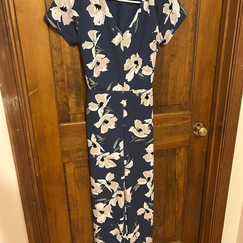 Ann Taylor Navy and White Floral Maxi Jumpsuit size Small